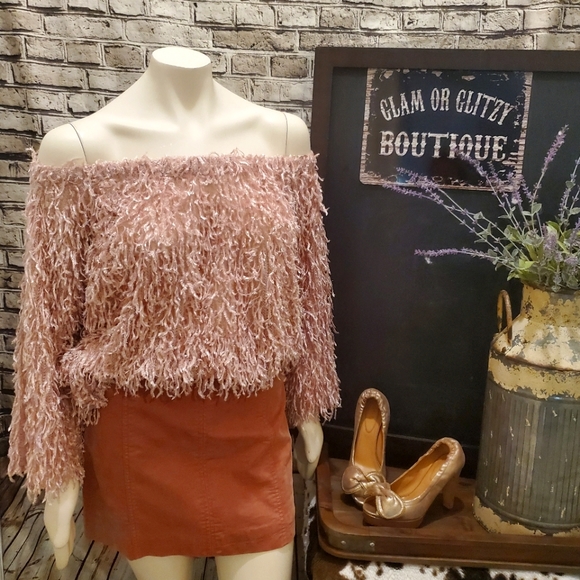 She +Sky Feather Pink Top - Picture 1 of 9